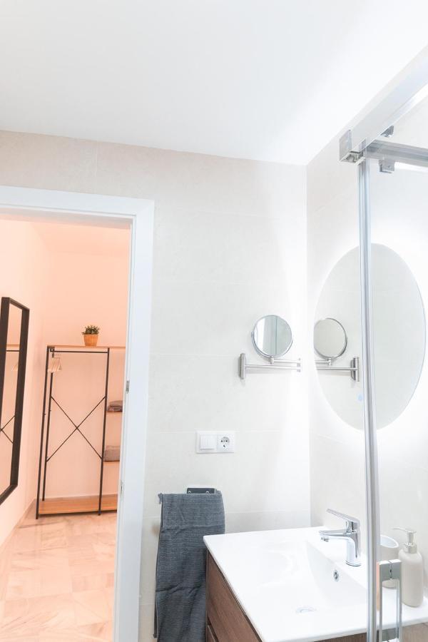 Downtown Apartment 3 Bedrooms 2 Bathrooms Wifi إشبيلية المظهر الخارجي الصورة